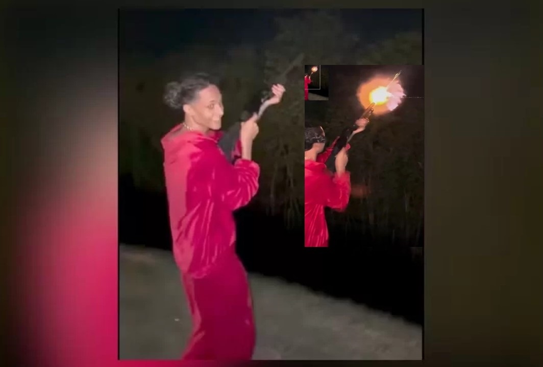 rapper Oruam disprando uma arma de fogo