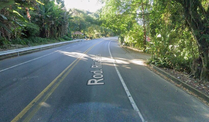 Trecho da Rio-Santos em Ubatuba, região onde um motociclista morreu prensado