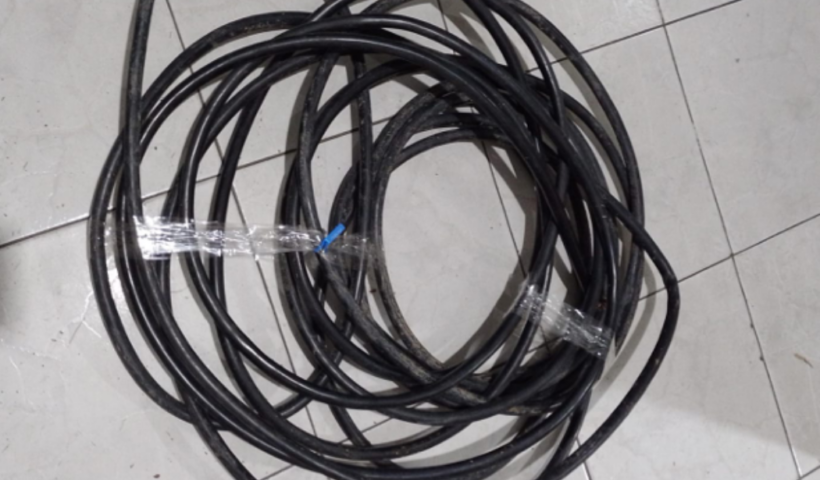 O homem furtou cerca de 20 metros de fios de telefonia em uma via pública de Potim