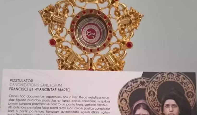 A Paróquia Nossa Senhora de Fátima, em Guaratinguetá (SP), recebeu as relíquias dos Santos Pastorinhos Francisco e Jacinta Marto