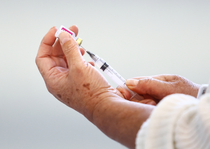 São José dos Campos amplia vacinação contra gripe com novo posto no Centro. Laboratório Saúde Viva aplica doses de segunda a sábado
