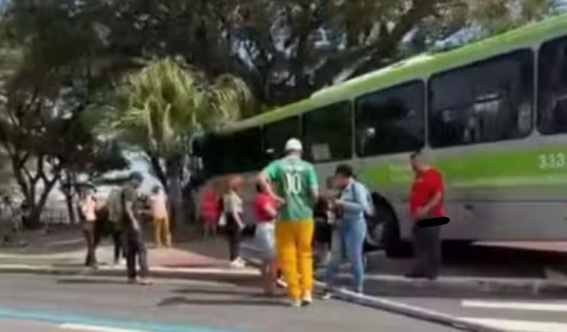 criança ficou ferida após ser atropelada por um ônibus do transporte de São José dos Campos