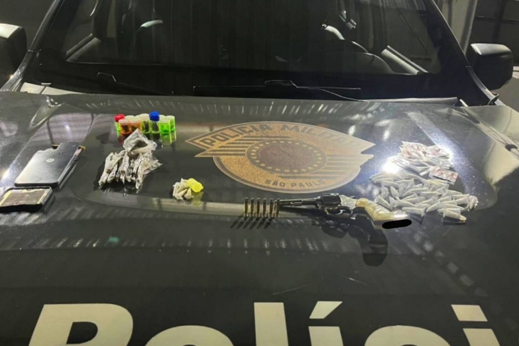 Policiais do BAEP prenderam um homem por tráfico de drogas e posse ilegal de arma de fogo em São José dos Campos