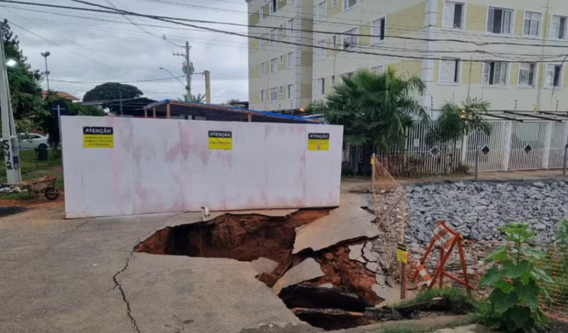 Jardim Imperial, na região sul de São José dos Campos (SP), registrou uma nova erosão