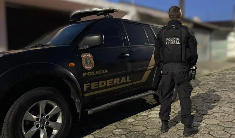 Casal é investigado em operação da Polícia Federal em Jacareí por suspeita de fraudes bancárias contra correntistas da Caixa.