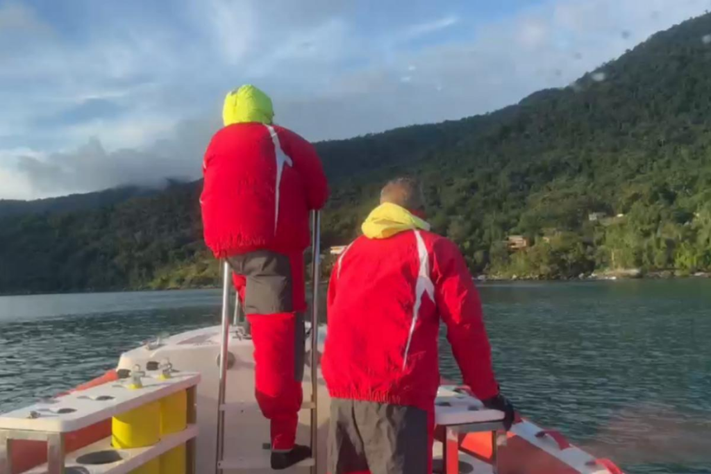 Casal desaparece durante passeio de jet ski em Ilhabela e mobiliza equipes do GBMar e da Marinha em buscas no Litoral Norte de SP.