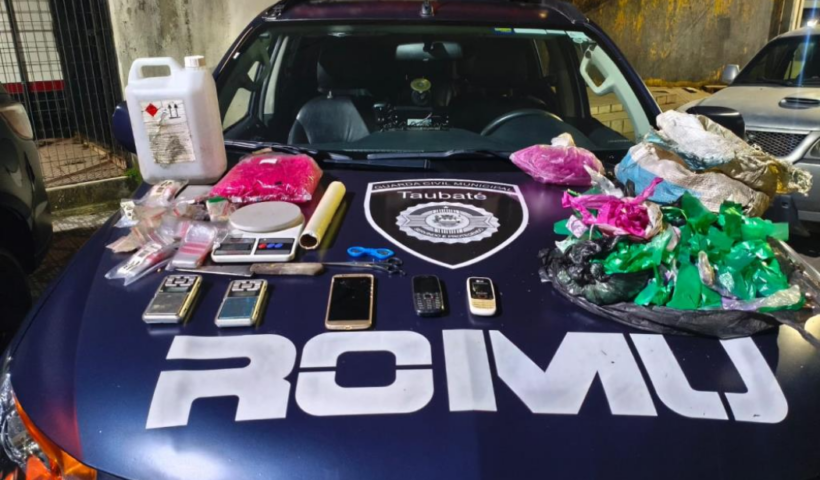 GCM de Taubaté apreende drogas, revólver e simulacros avaliados em R$ 110 mil em área de mata no bairro Cecap 3.