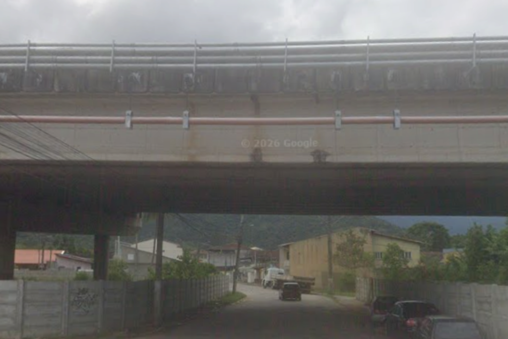 Viaduto em Cararaguatatuba