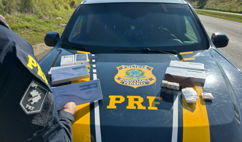 PRF apreende canetas emagrecedoras e produtos proibidos pela Anvisa escondidos em carro durante abordagem na Dom Pedro I, em Jacareí.