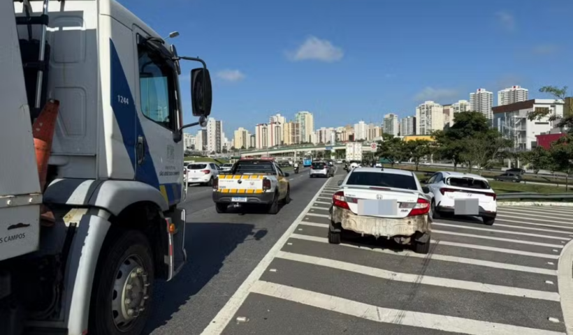 acidente envolvendo seis veículos deixou um motociclista ferido