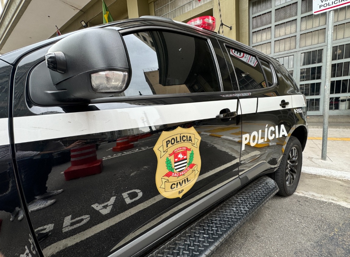 viatura da polícia civil; feirante foi ferido a tiros em guaratinguetá