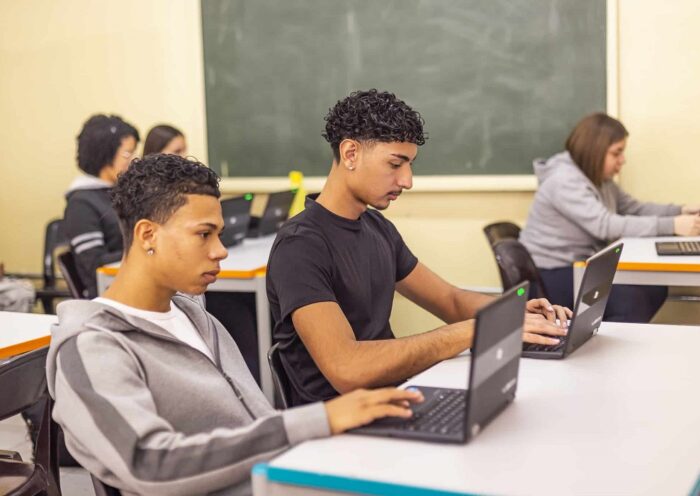 BEEM abre 140 vagas de estágio para alunos do ensino técnico no Vale do Paraíba