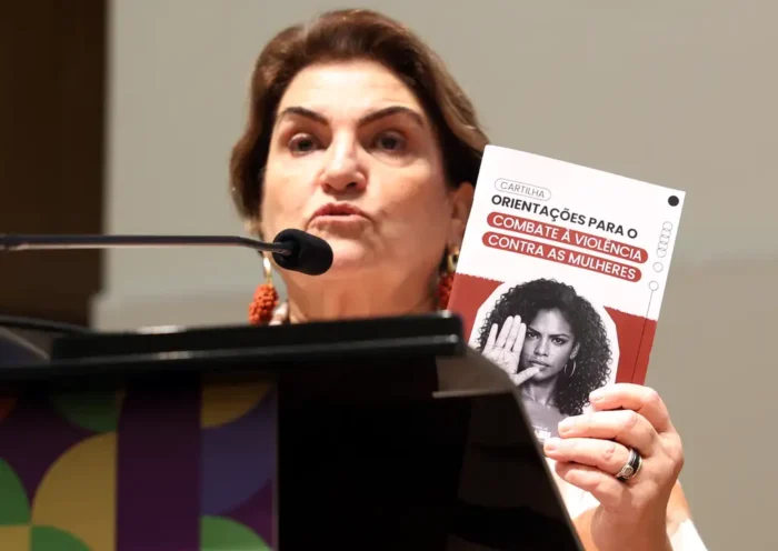 Ministra das Mulheres participa de encontro regional em Taubaté