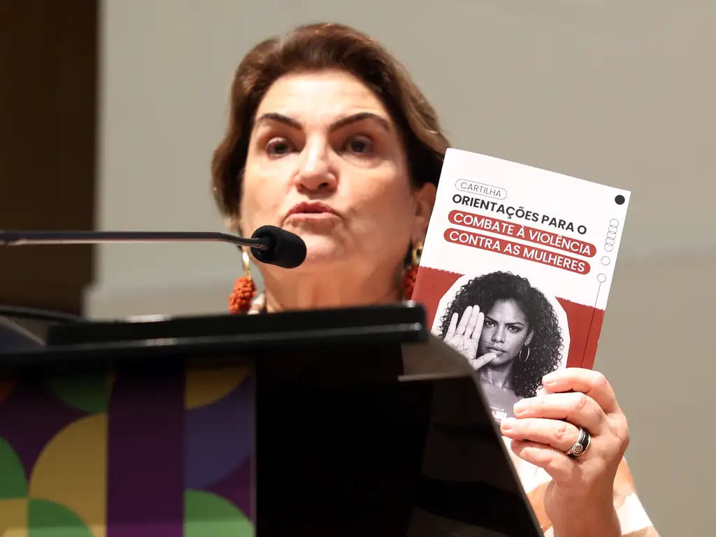 Ministra das Mulheres participa de encontro regional em Taubaté