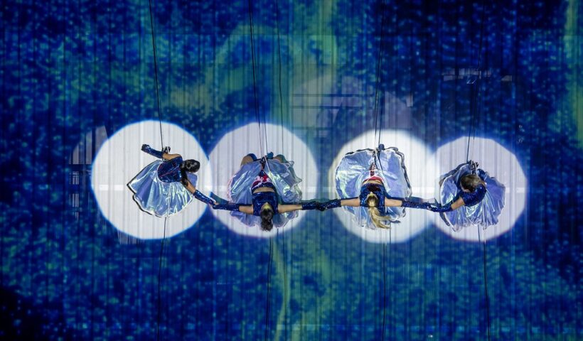 Dança vertical transforma fachada do Sesi Taubaté em palco