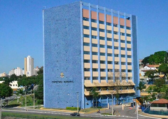 Prefeituras do Vale reduzem expediente por causa do jogo do Brasil nesta segunda (29)