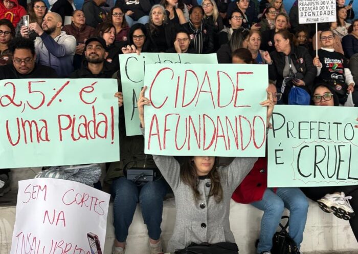 Servidores de Taubaté rejeitam proposta por unanimidade e mantêm greve