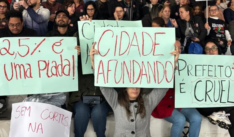 Servidores de Taubaté rejeitam proposta por unanimidade e mantêm greve