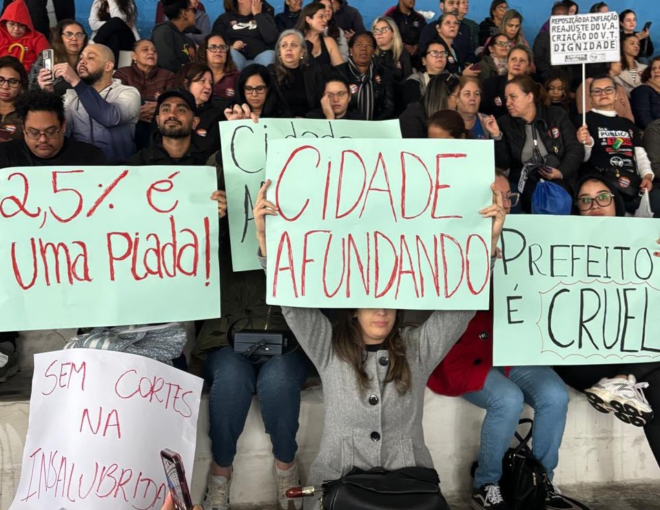 Servidores de Taubaté rejeitam proposta por unanimidade e mantêm greve
