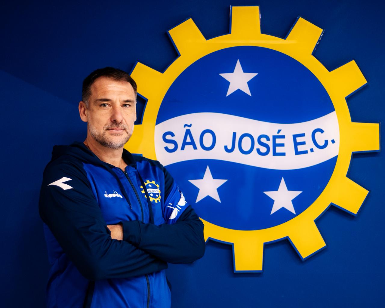 Treinador Wilson Júnior