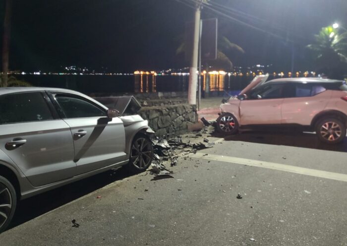 Colisão frontal deixa quatro feridos em São Sebastião