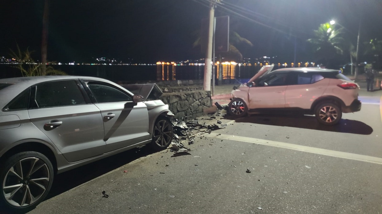 Colisão frontal deixa quatro feridos em São Sebastião