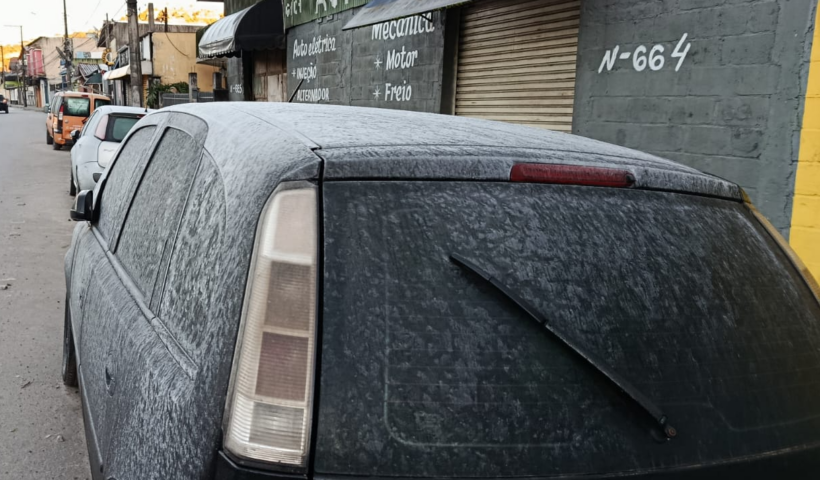 Geada 'congela' carros em Campos do Jordão