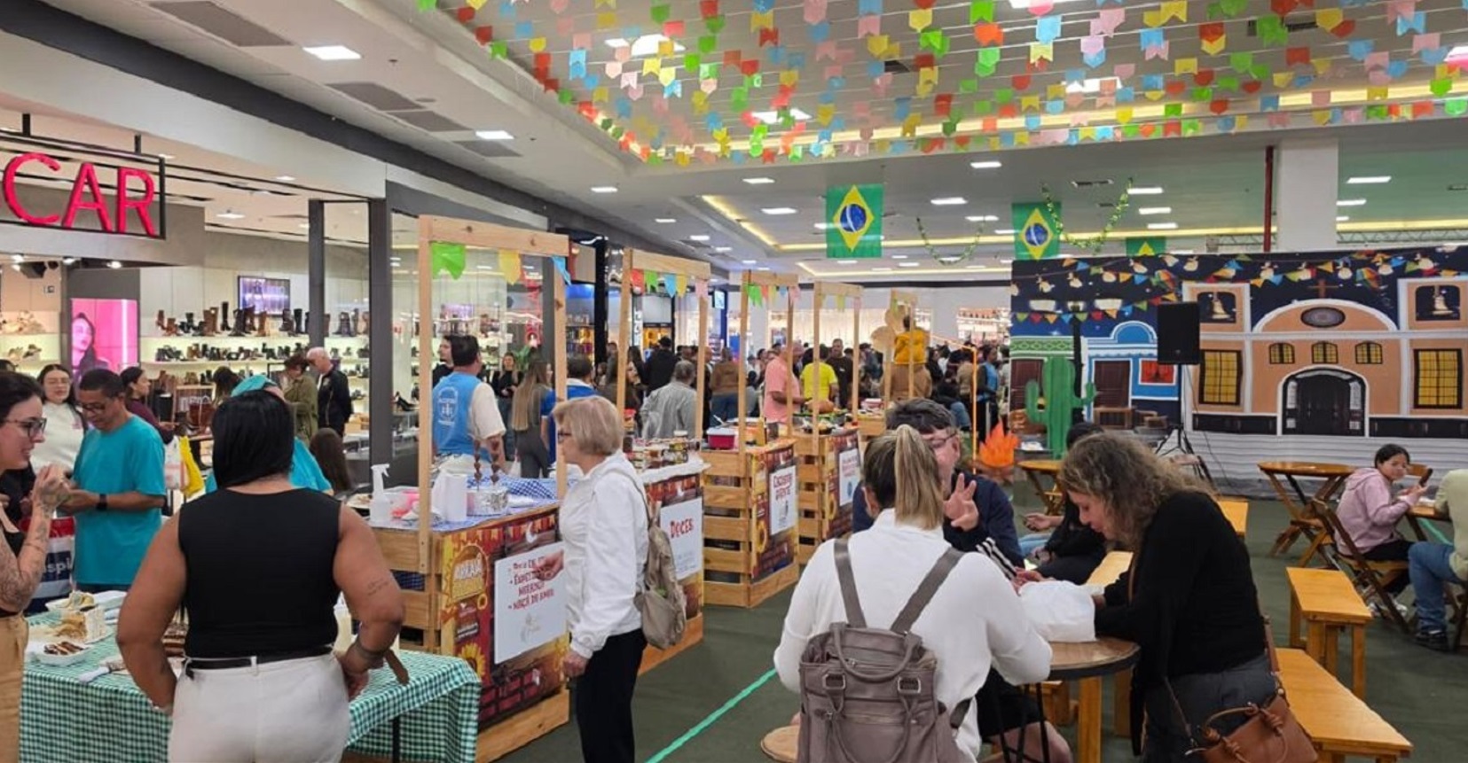 Após sucesso de público, shopping de SJC amplia horário do 'Arraiá Solidário'
