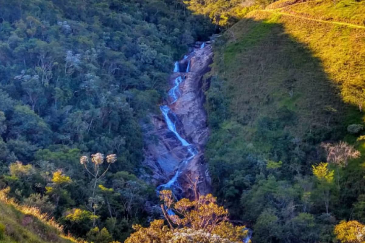 Cachoeira do Novo Mundo, na região do Pico dos Marins, em Piquete