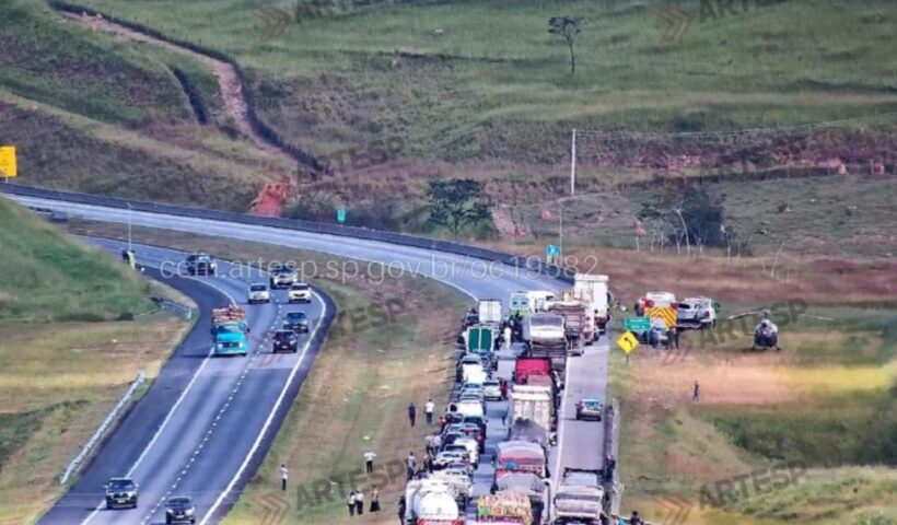Veículo capota na Carvalho Pinto e deixa três feridos; um está em estado grave
