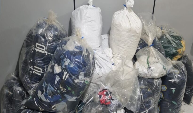 Polícia fecha fábrica clandestina e apreende marcas esportivas em Potim