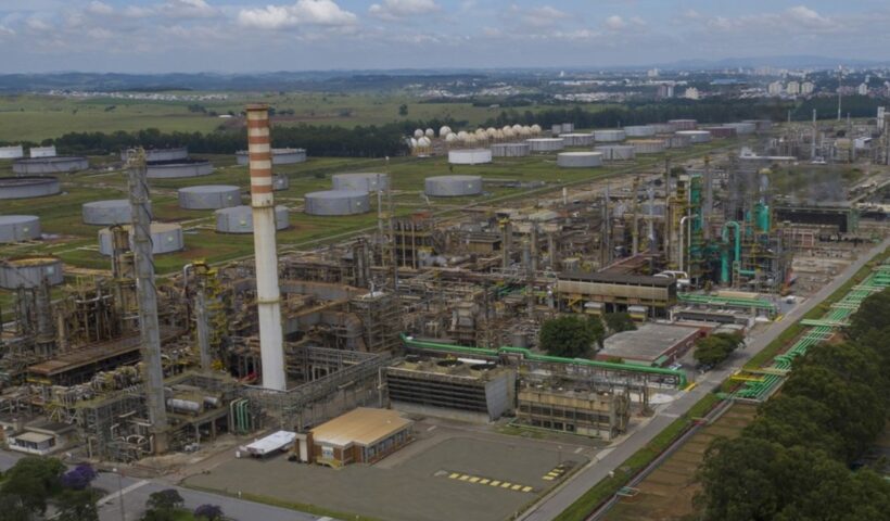 Vista aérea da Revap
