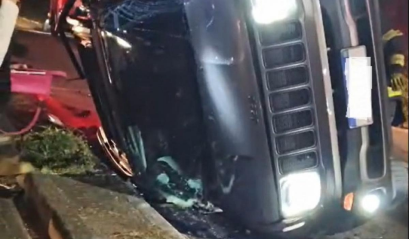Acidente entre dois veículos deixou cinco pessoas feridas na Estrada Velha Rio-São Paulo, em Jacareí, na noite de domingo (31).