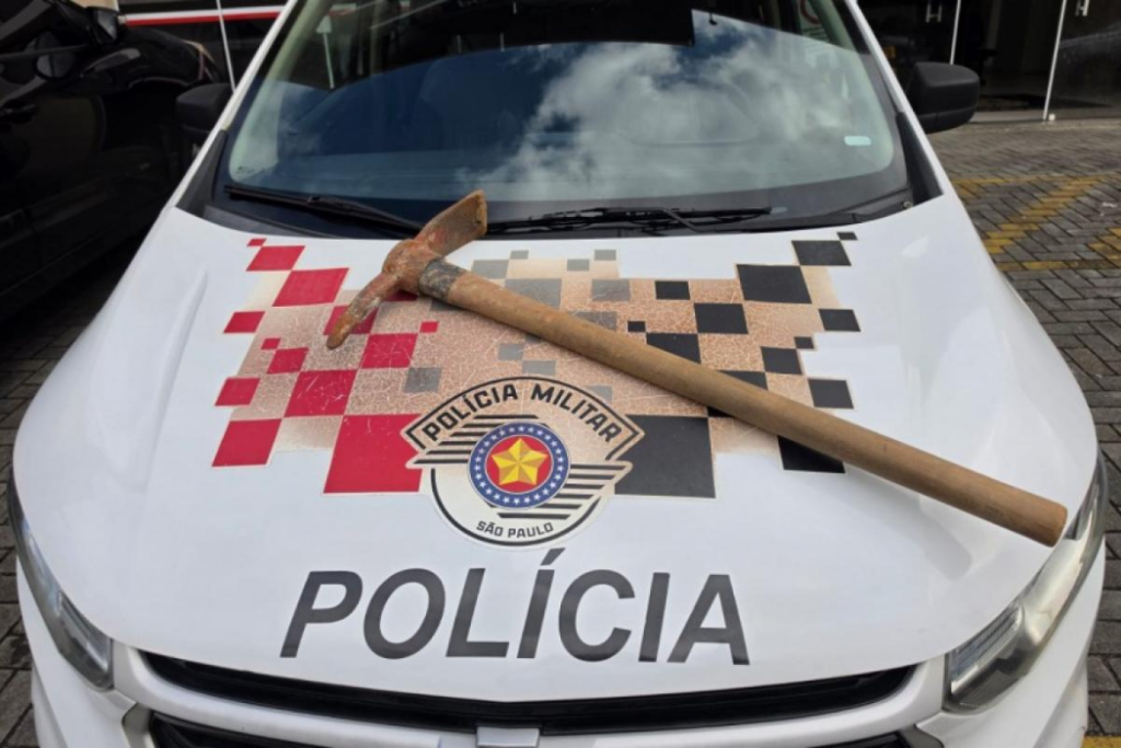 Homem é preso por violência doméstica após ameaçar a companheira com uma picareta na zona norte de São José dos Campos.