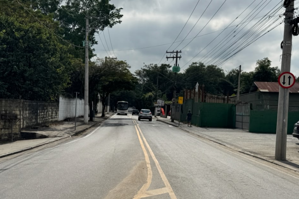 Trecho de avenida próximo à Via Dutra, na região sul de Jacareí, será interditado para reconstrução do asfalto. Obras devem durar 10 dias.
