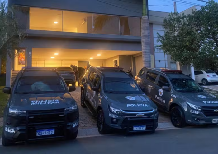 MP-SP prende policiais e ex-estagiário suspeitos de ligação com o PCC em operação que investiga plano contra promotor e esquema de extorsão.