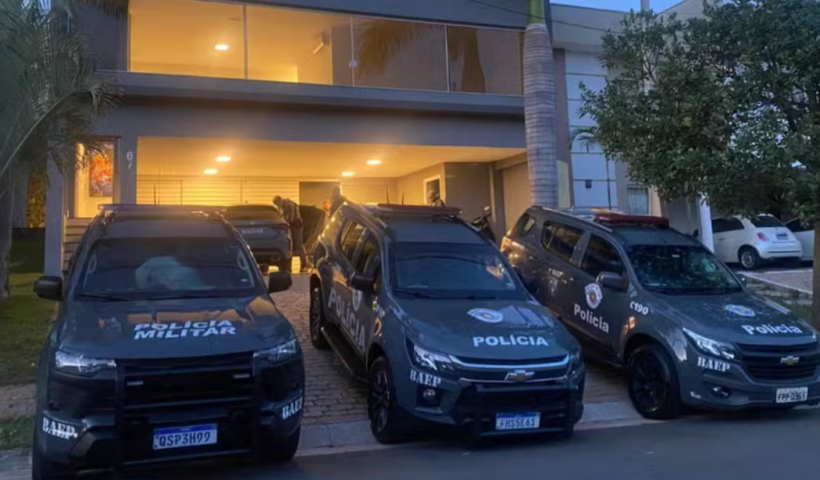 MP-SP prende policiais e ex-estagiário suspeitos de ligação com o PCC em operação que investiga plano contra promotor e esquema de extorsão.