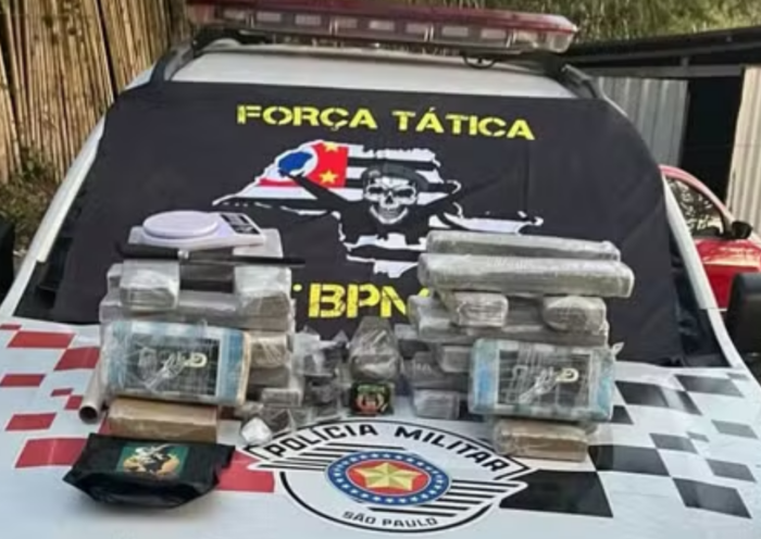 PM apreende grande quantidade de drogas no Banhado, em São José dos Campos, após denúncia de ponto de armazenamento.