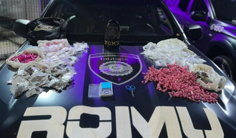 GCM de Taubaté apreende mais de 2,2 mil porções de drogas no bairro Sandra Maria após suspeitos fugirem e abandonarem mochila.