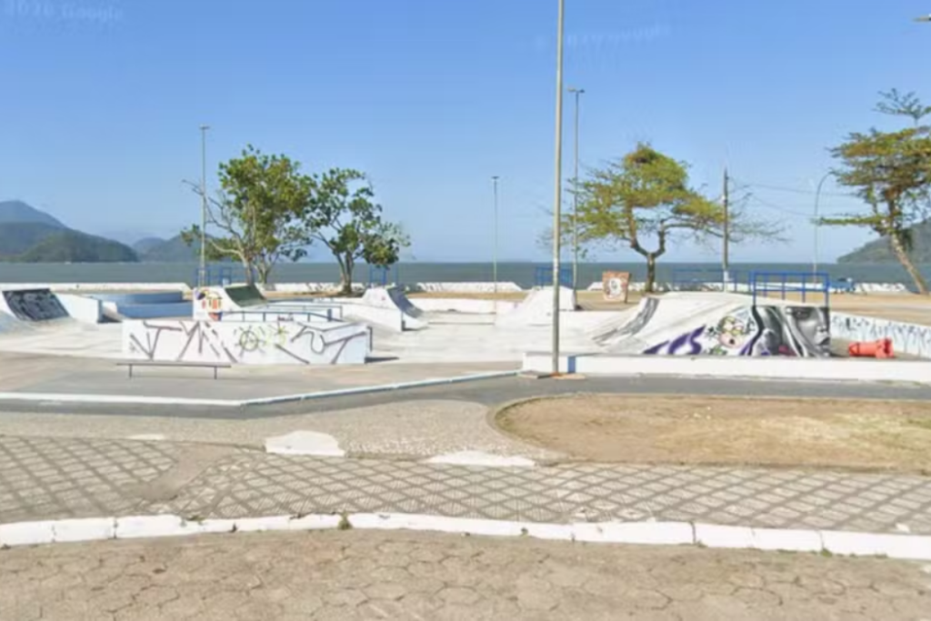 Um homem de 29 anos morreu após levar golpes de faca em uma pista de skate no bairro Barra da Lagoa, em Ubatuba. O suspeito fugiu.