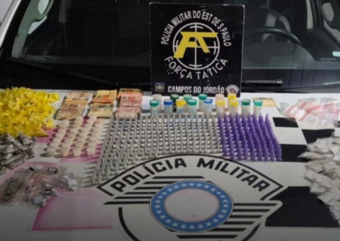 Polícia Militar prende homem e apreende 1,16 kg de drogas durante operação no bairro Vila Santo Antônio, em Campos do Jordão.