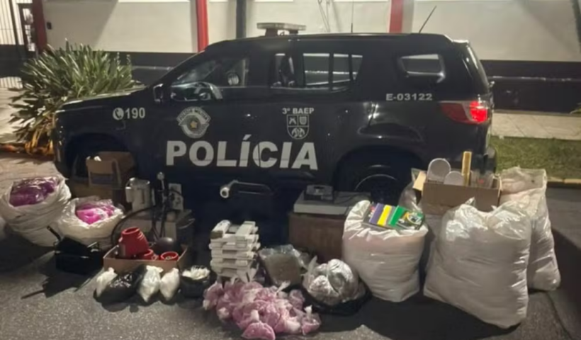 A Polícia Militar apreendeu 47,6 quilos de drogas em um imóvel usado para armazenamento e preparo de entorpecentes no bairro Residencial Mantiqueira, em Pindamonhangaba.