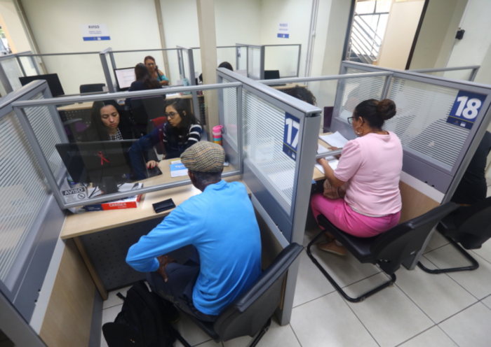 Reclamações online ao Procon de São José dos Campos cresceram e superaram os atendimentos presenciais entre janeiro e maio de 2026.