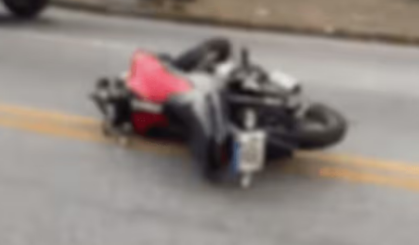 Motociclista morre em acidente na Avenida Papa João Paulo I, no Jardim Satélite, em São José dos Campos. Polícia investiga as causas da ocorrência.