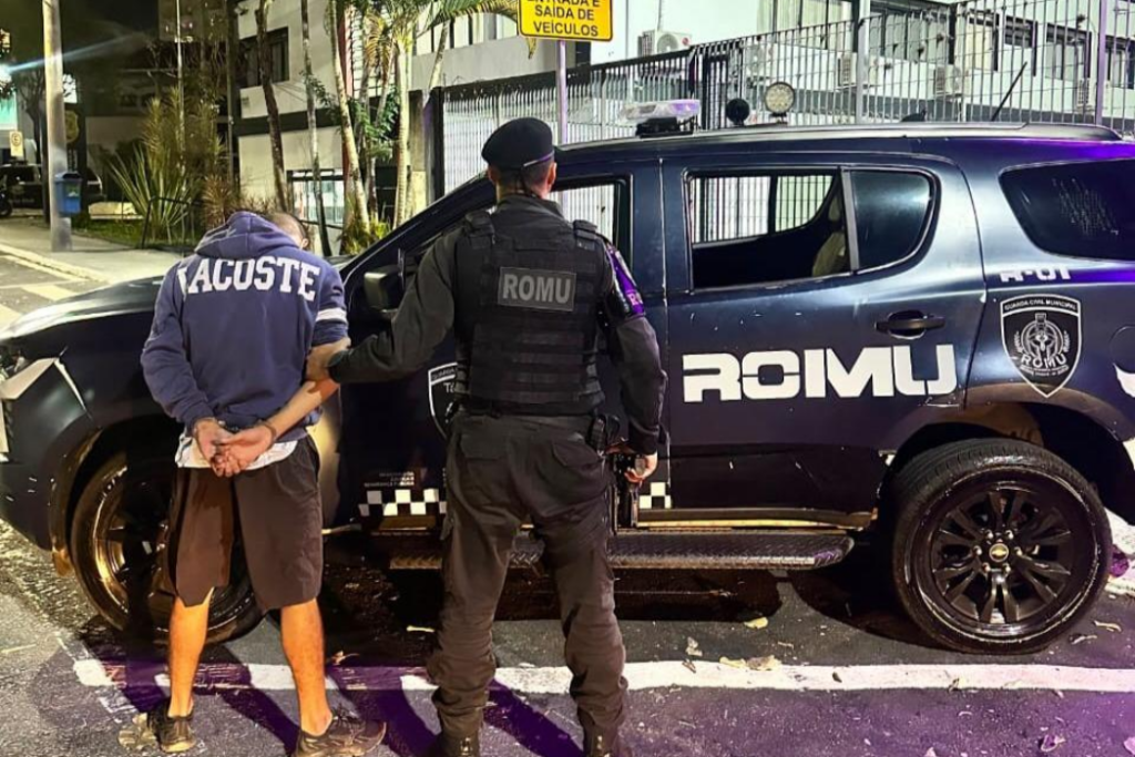 Homem é preso por tráfico de drogas durante a Operação Impacto Integrada em Taubaté. GCM apreende entorpecentes, dinheiro e celular