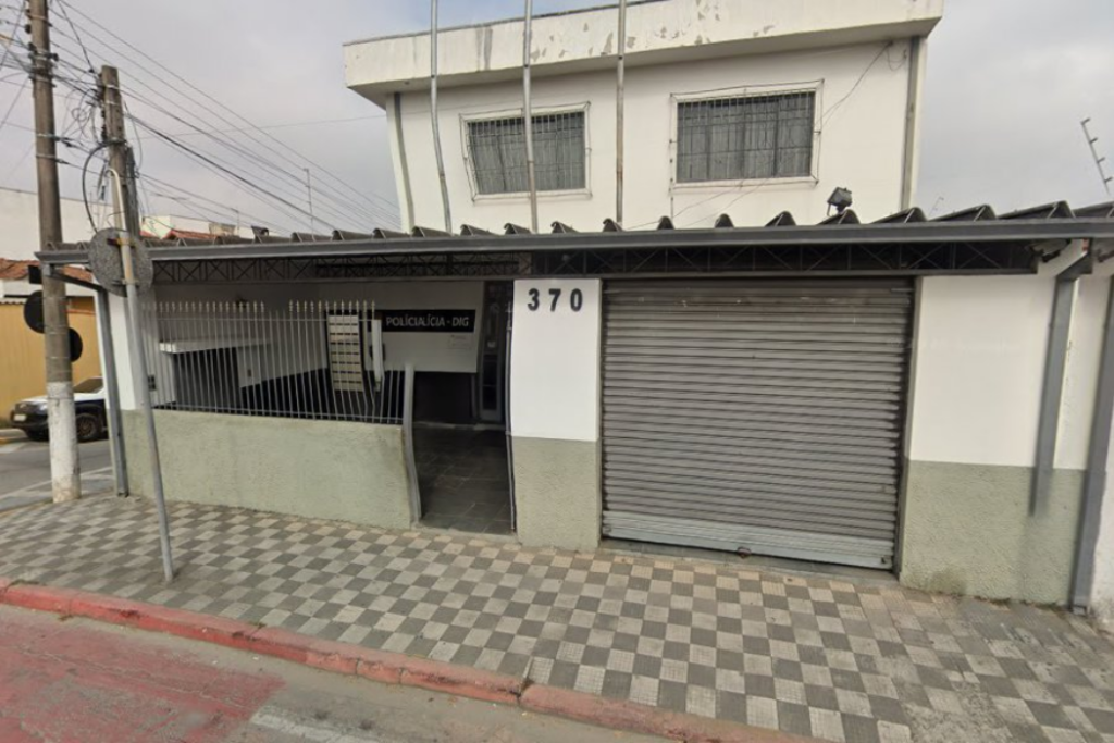 Ataque a tiros em comércio deixa comerciante morto no Jardim Santo Antônio, em Jacareí. Polícia Civil investiga o caso.
