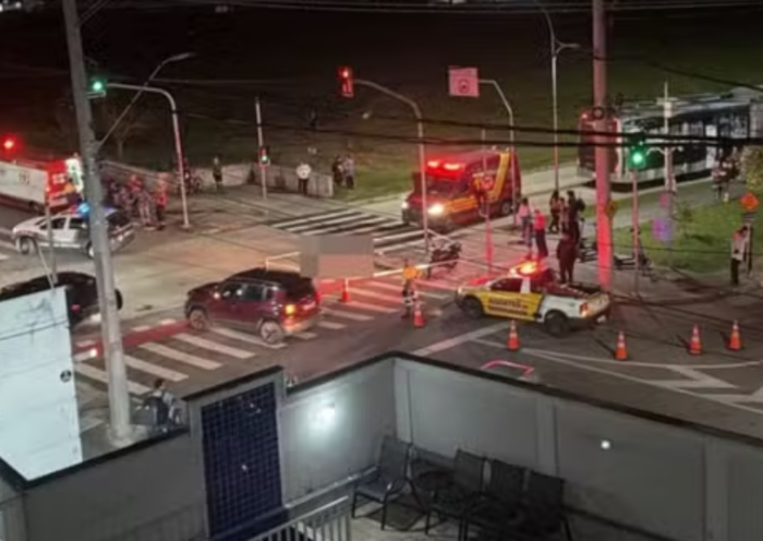 Motociclista de 27 anos morre após colisão com ônibus na Linha Verde, em São José dos Campos.