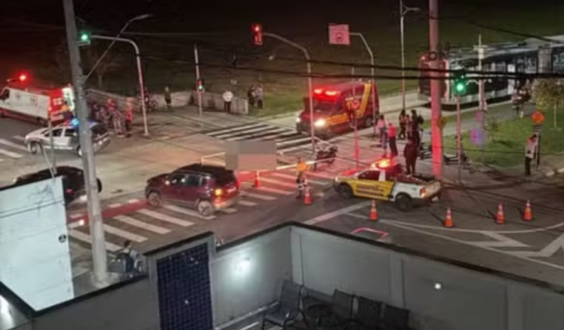Motociclista de 27 anos morre após colisão com ônibus na Linha Verde, em São José dos Campos.