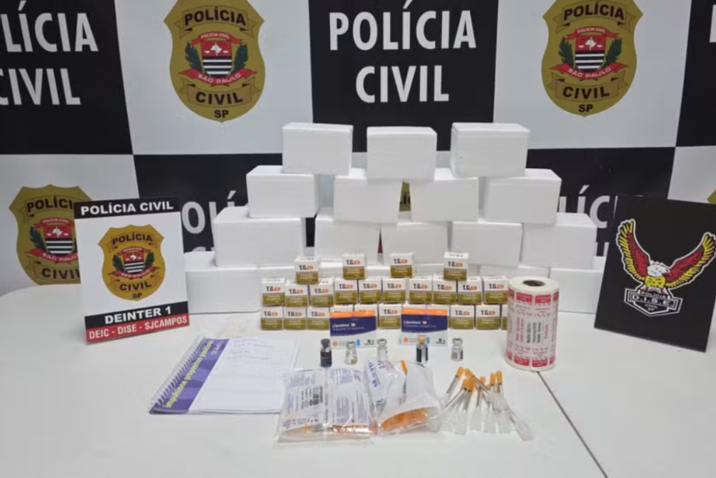Mulher é presa em São José dos Campos durante operação da Polícia Civil por armazenar medicamentos usados para emagrecimento.