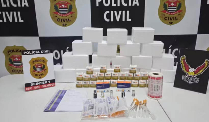 Mulher é presa em São José dos Campos durante operação da Polícia Civil por armazenar medicamentos usados para emagrecimento.